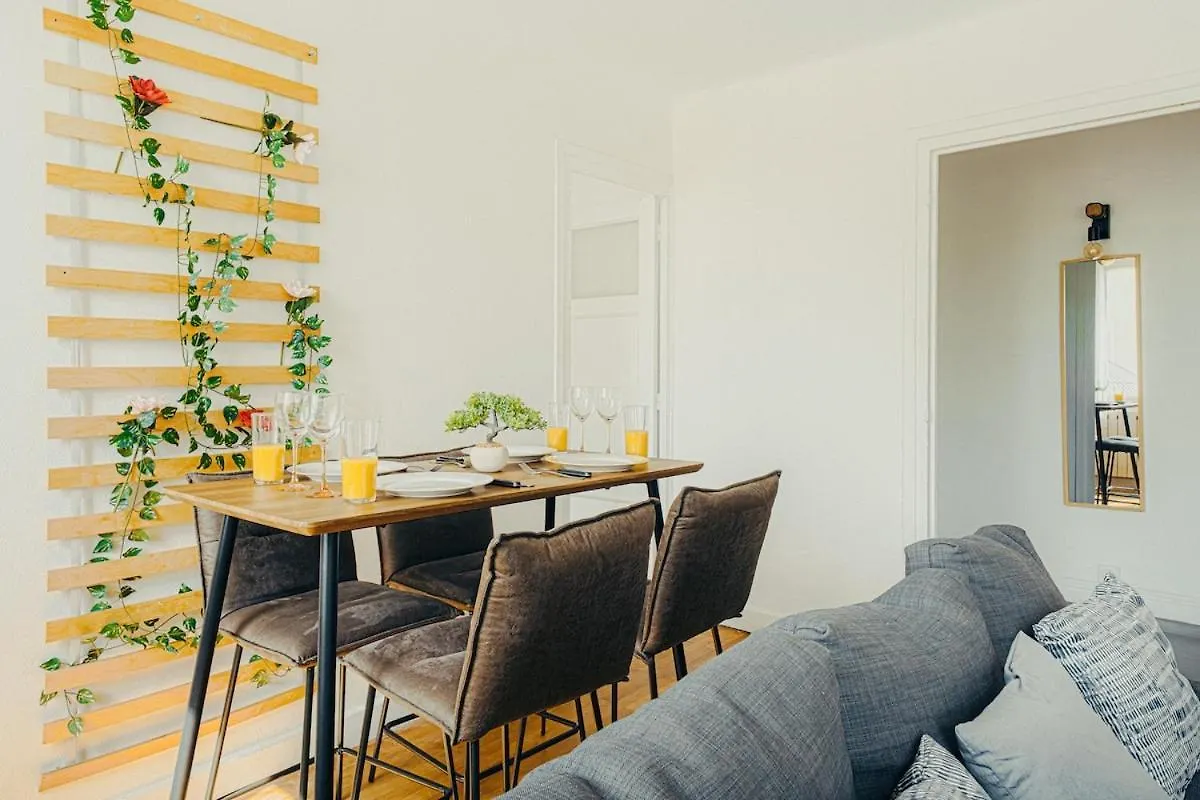 Le Cocon Logement Pour 6 Et 1 Bebe Villeurbanne France