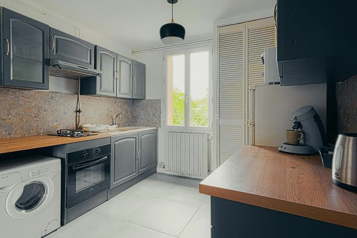 Apartment Le Cocon Logement Pour 6 Et 1 Bebe Villeurbanne France