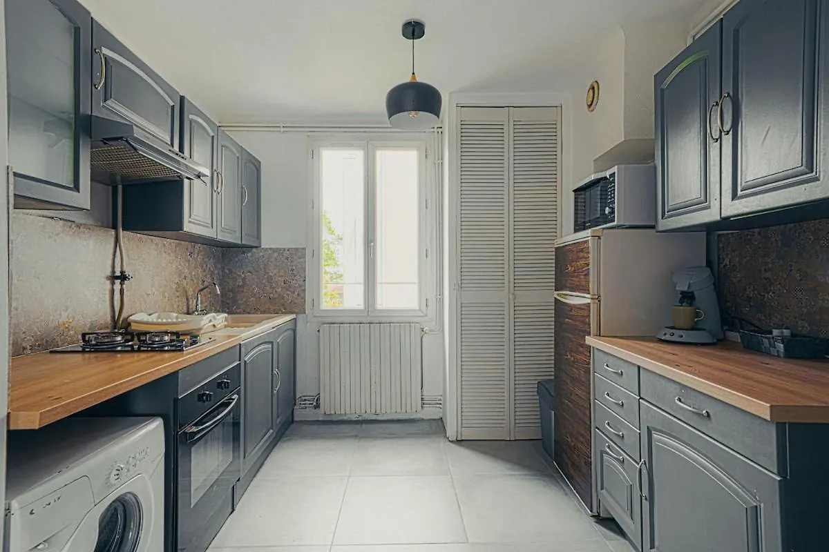 Le Cocon Logement Pour 6 Et 1 Bebe Villeurbanne